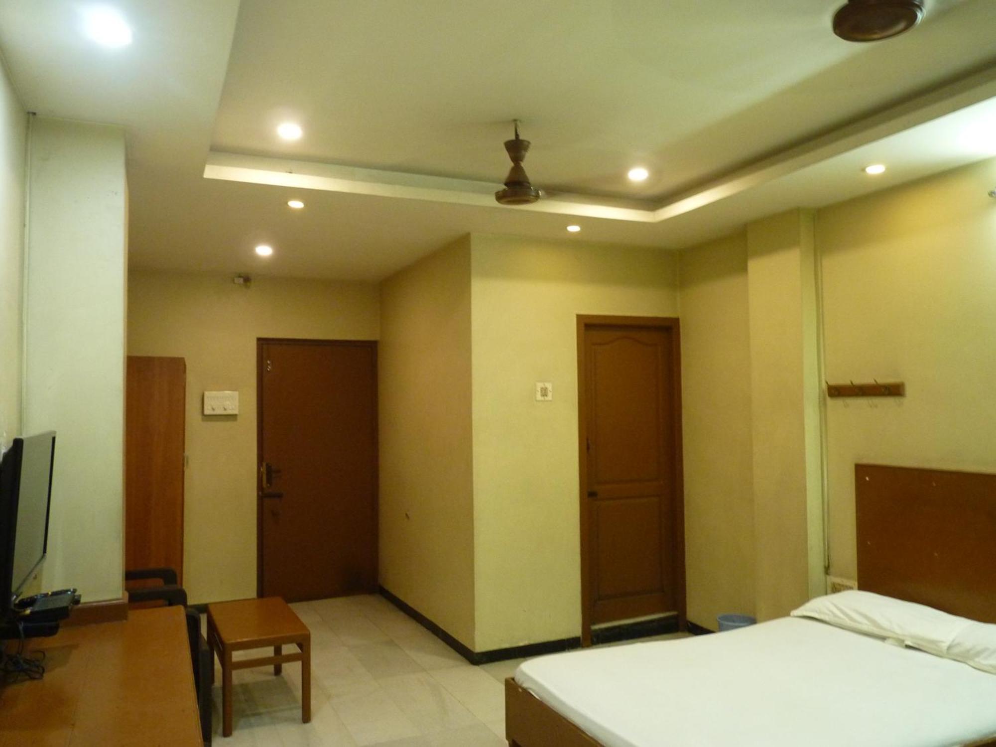 Nanda Lodge Mettuppalaiyam  Exterior photo