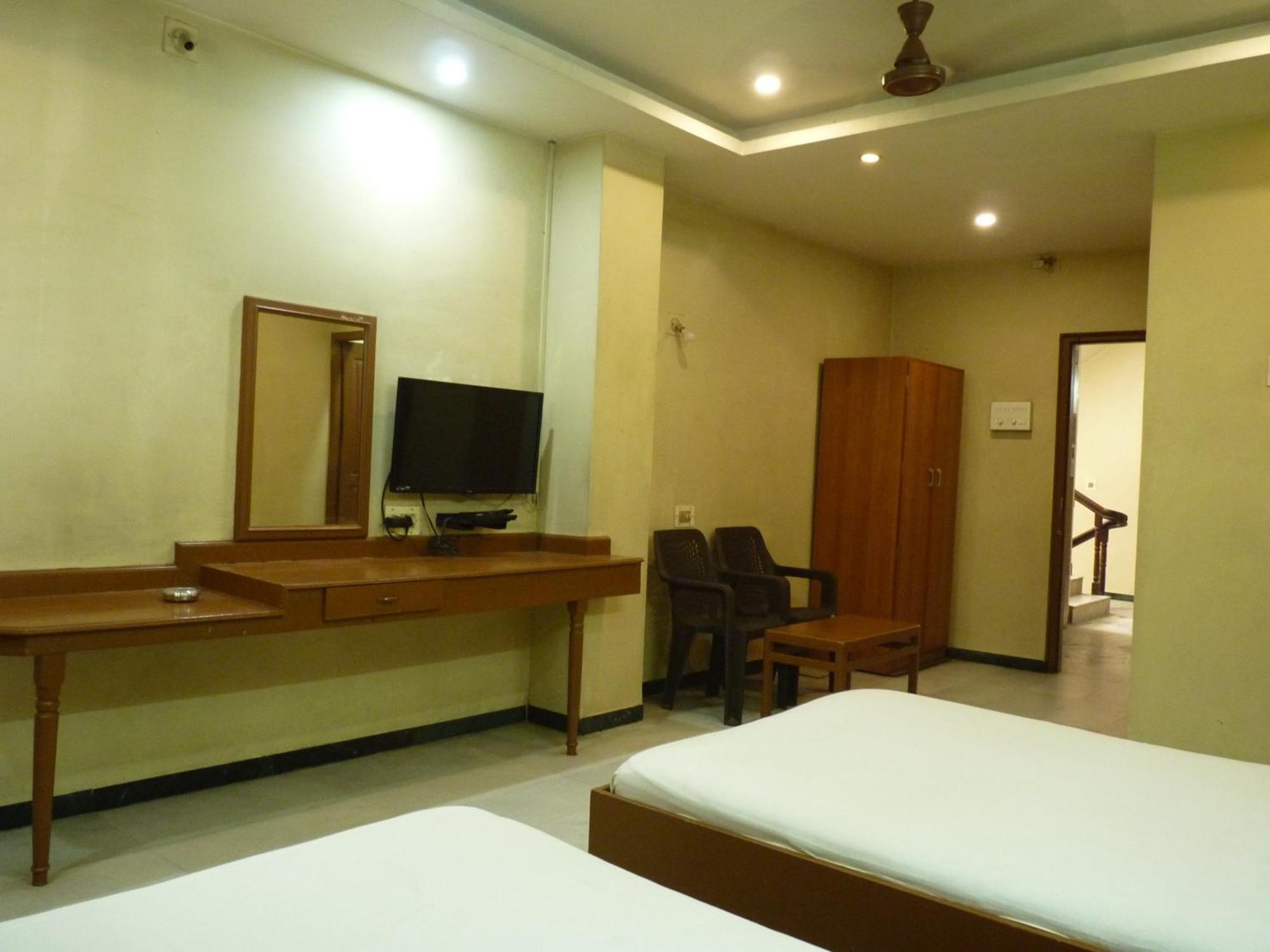 Nanda Lodge Mettuppalaiyam  Exterior photo