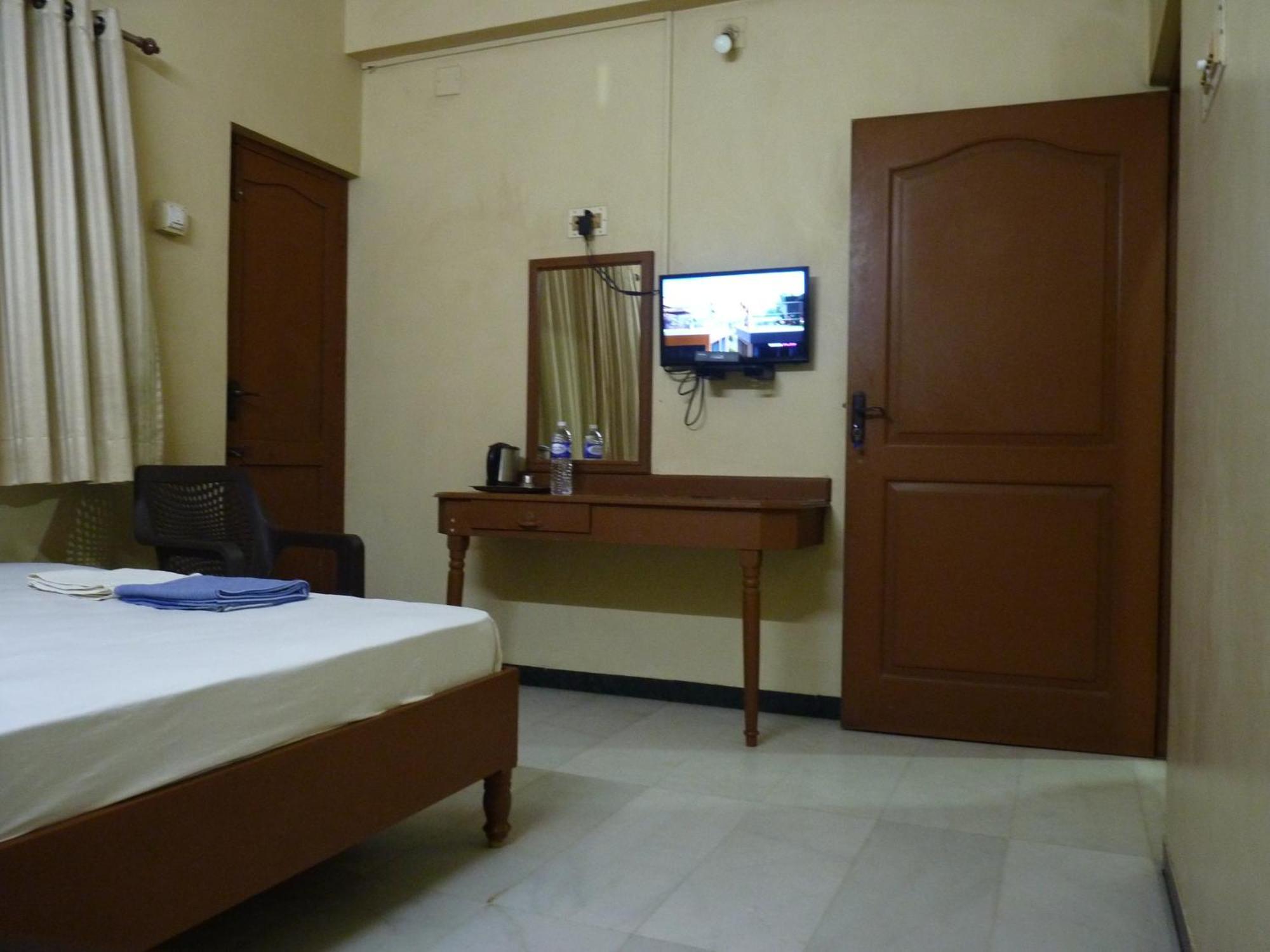 Nanda Lodge Mettuppalaiyam  Exterior photo