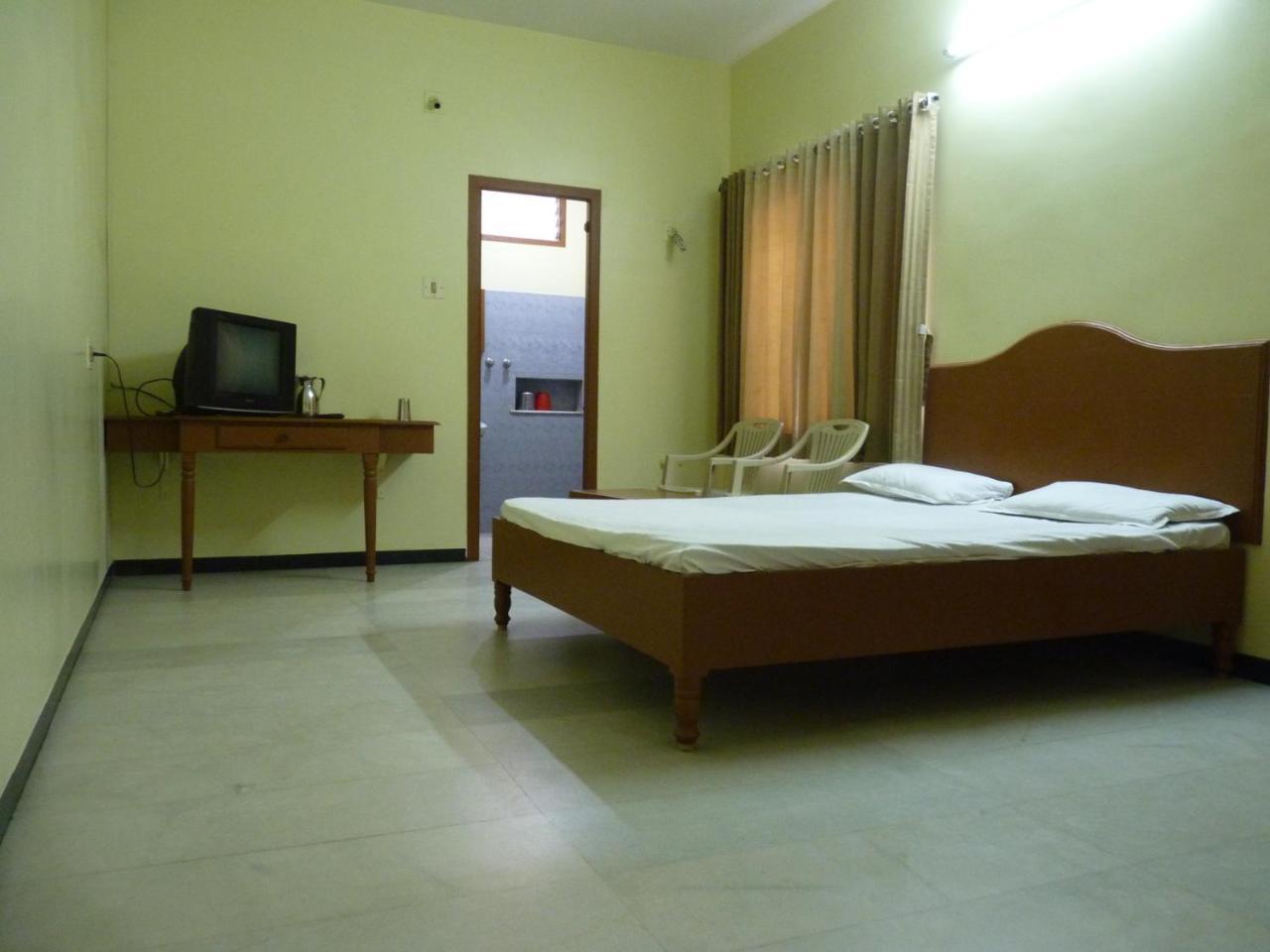 Nanda Lodge Mettuppalaiyam  Exterior photo